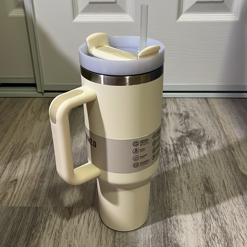 Free accessories with Stanley Tumbler 40oz Dune Color - Picture 4 of 4